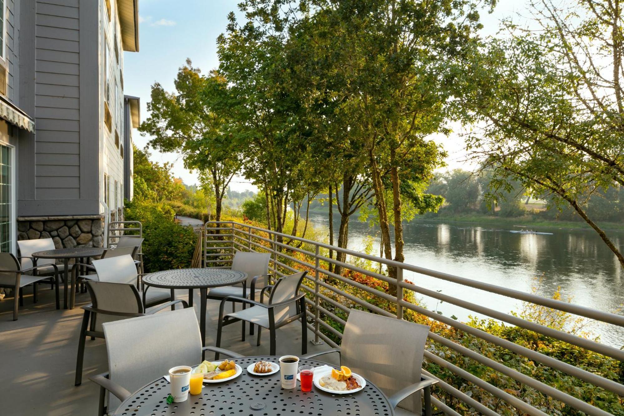 Holiday Inn Express Corvallis-On The River By Ihg Esterno foto